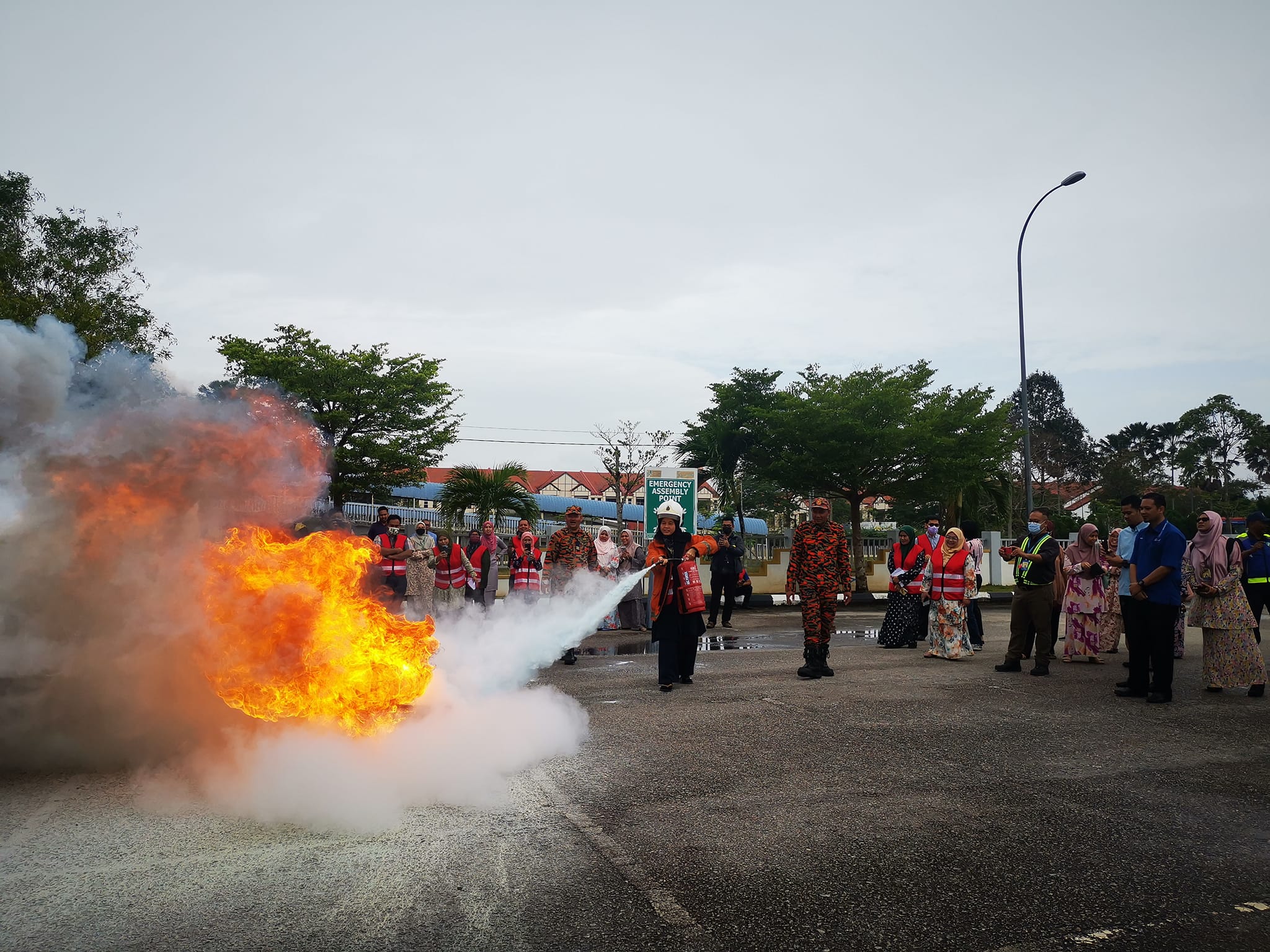 Latihan Kecemasan & Kebakaran Di Bangunan Canselori Paya Besar Dengan Kerjasama UMPH Serta Bomba Kuantan. 